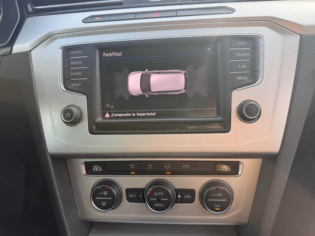 Volkswagen Passat Advance 2.0 TDI 110 kW 150 CV Variant — foto 18 de 23