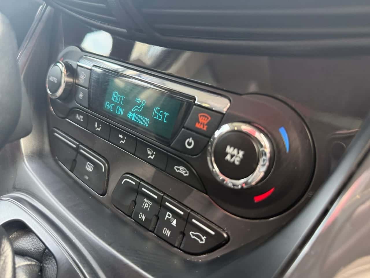 Ford Kuga 2.0 TDCi 140 4x4 Titanium PowerShift — foto 22 de 24