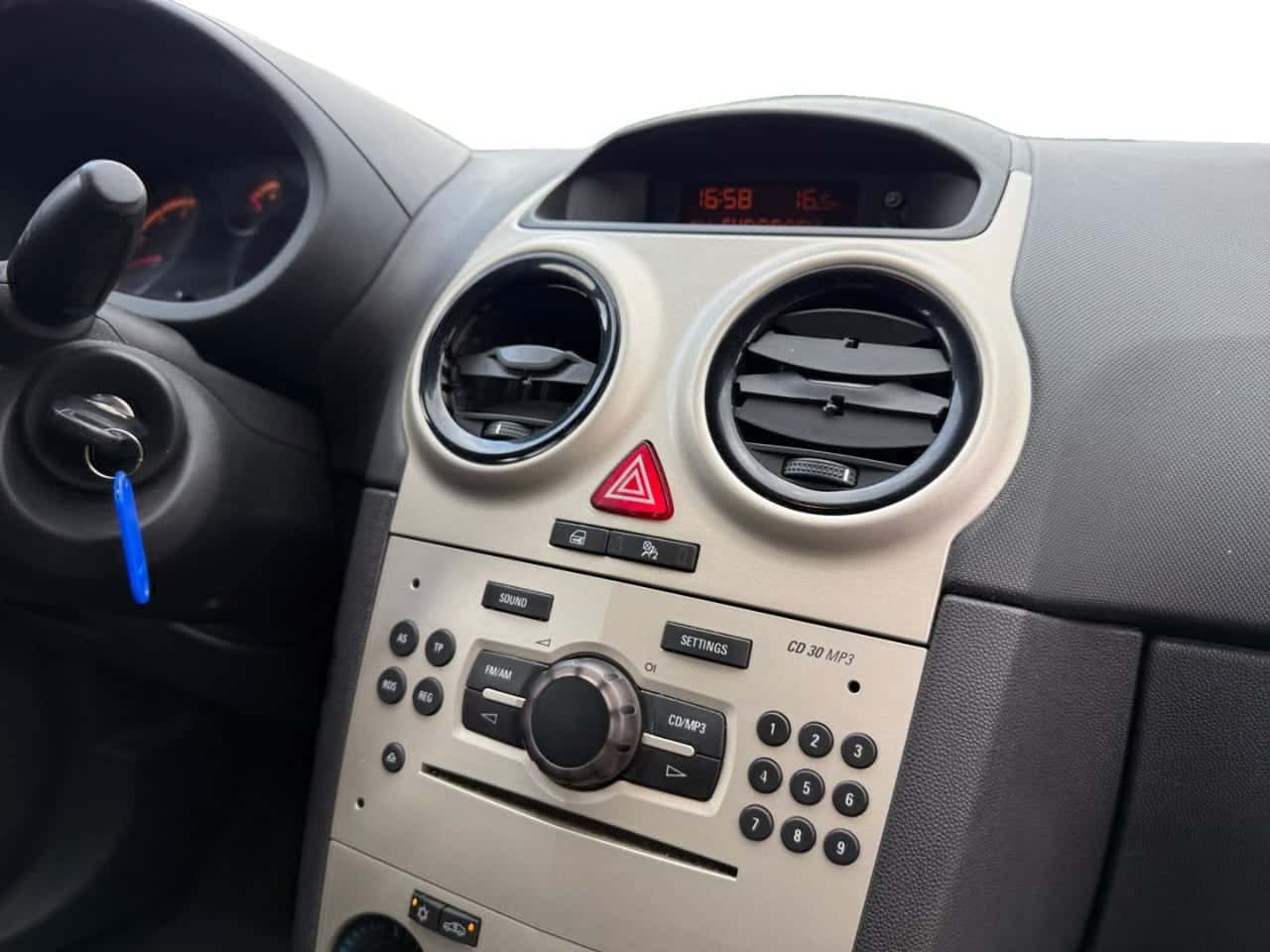 Opel Corsa Cosmo 1.2 — foto 20 de 22