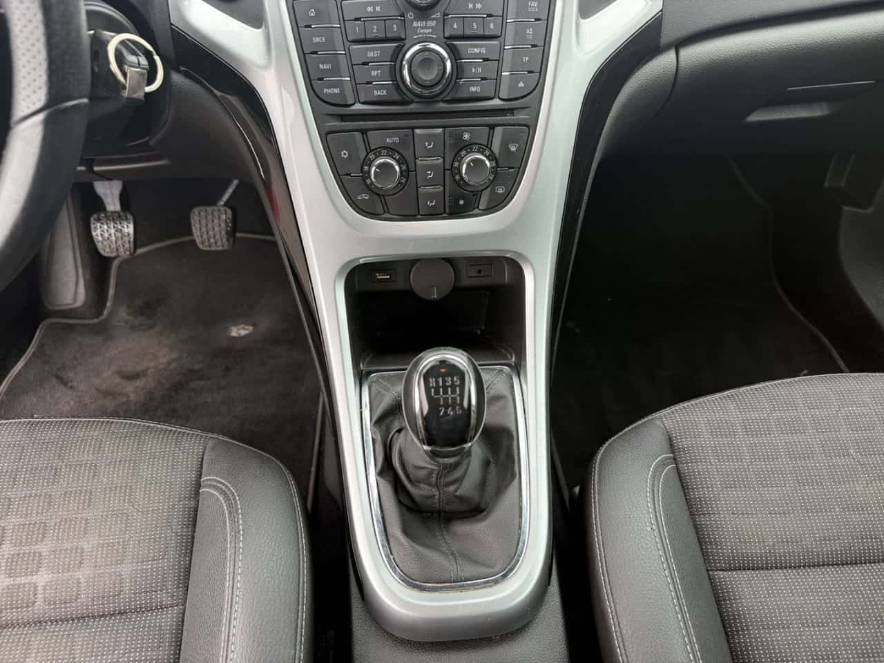 Opel Astra 1.4 Turbo SS Sportive GTC — foto 15 de 22