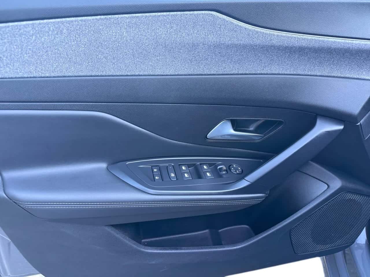 Peugeot 308 SW Allure BlueHDi 130 SS EAT8 — foto 11 de 24