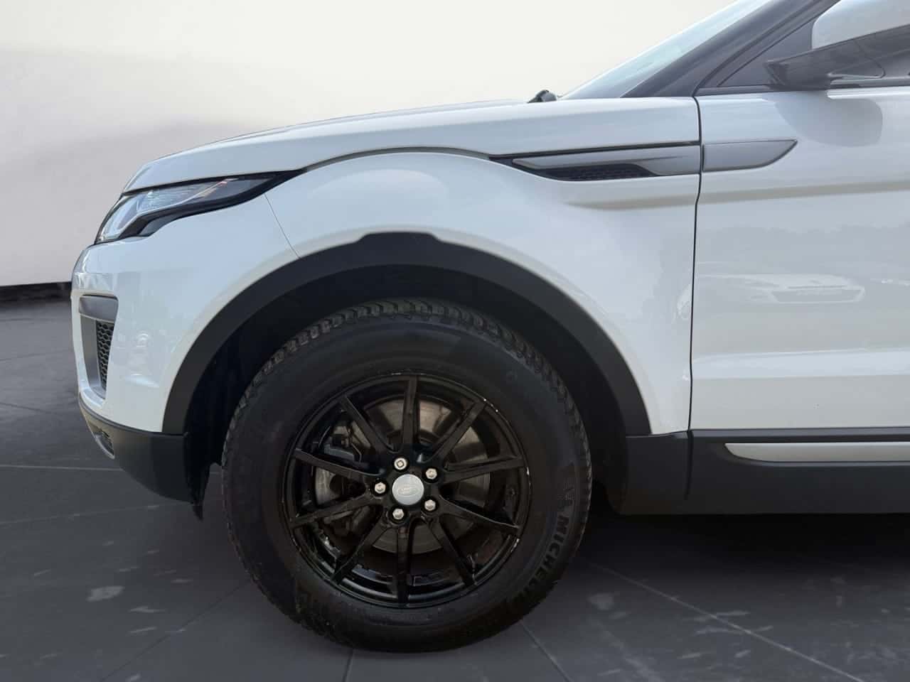 Land Rover Range Rover Evoque 2.0L eD4 Diesel 110 kW 4x2 SE Dynamic — foto 9 de 24