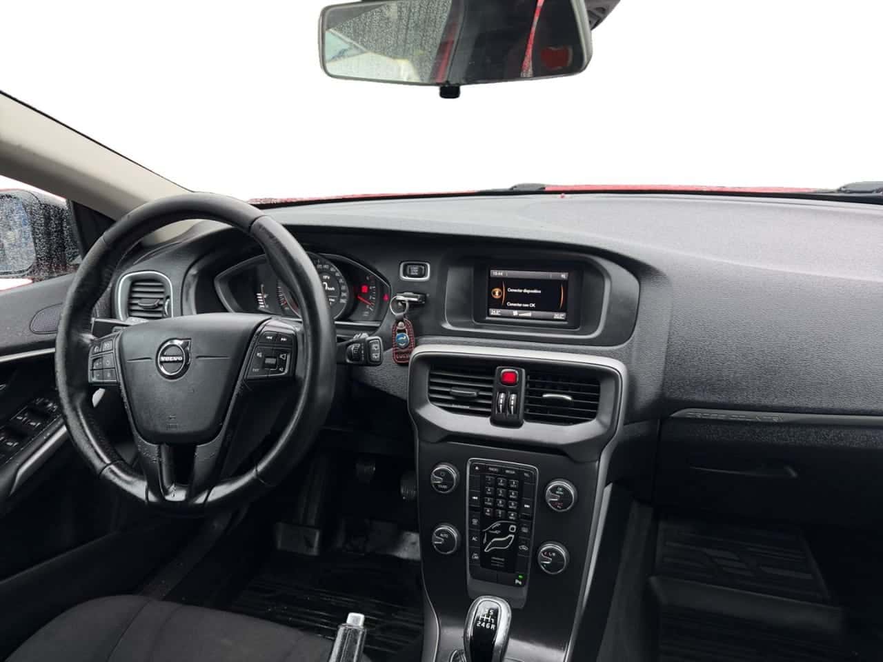 Volvo V40 Cross Country 2.0 D2 Cross Country — foto 15 de 25