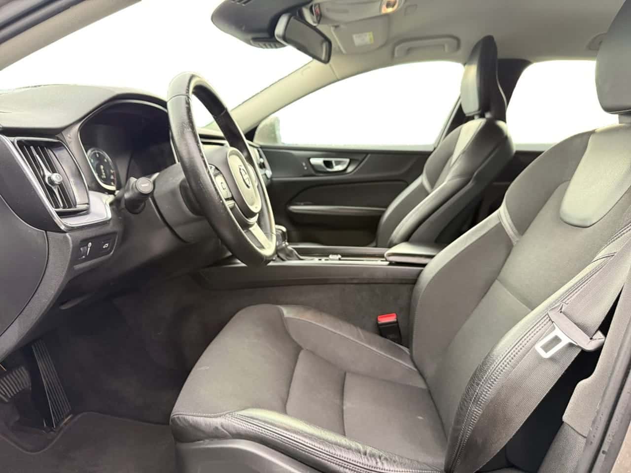 Volvo V60 2.0 D3 Summum Auto — foto 10 de 23