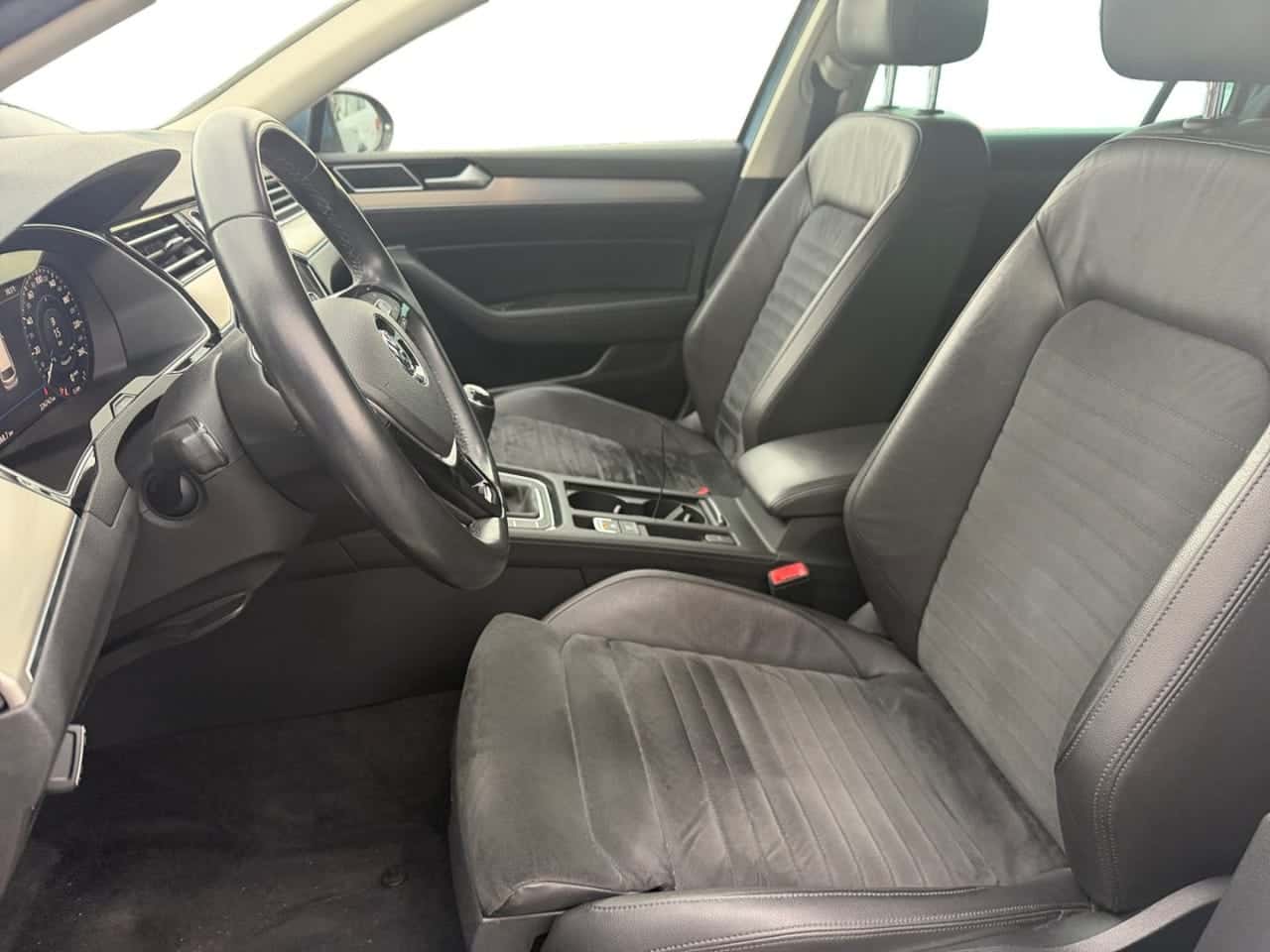 Volkswagen Passat Advance 1.5 TSI 110 kW 150 CV Variant — foto 7 de 21