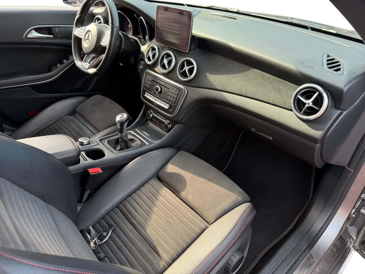 Mercedes-Benz Clase CLA CLA 180 Shooting Brake — foto 18 de 25