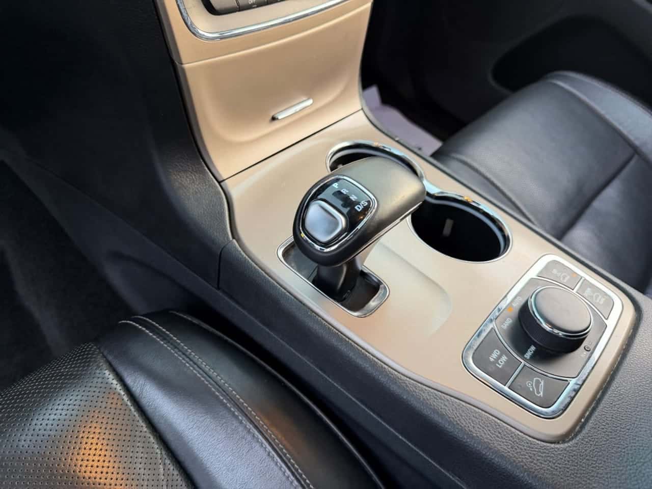 Jeep Grand Cherokee 3.0 V6 Diesel Overland 250 CV — foto 11 de 24