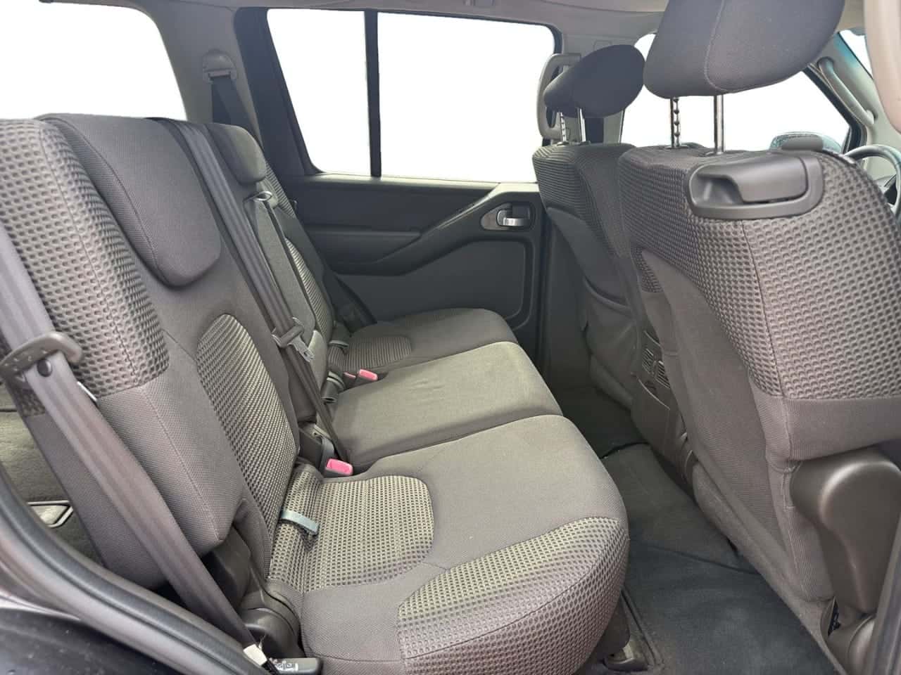 Nissan Pathfinder 2.5 dCi 171 CV SE 7 plazas — foto 13 de 23