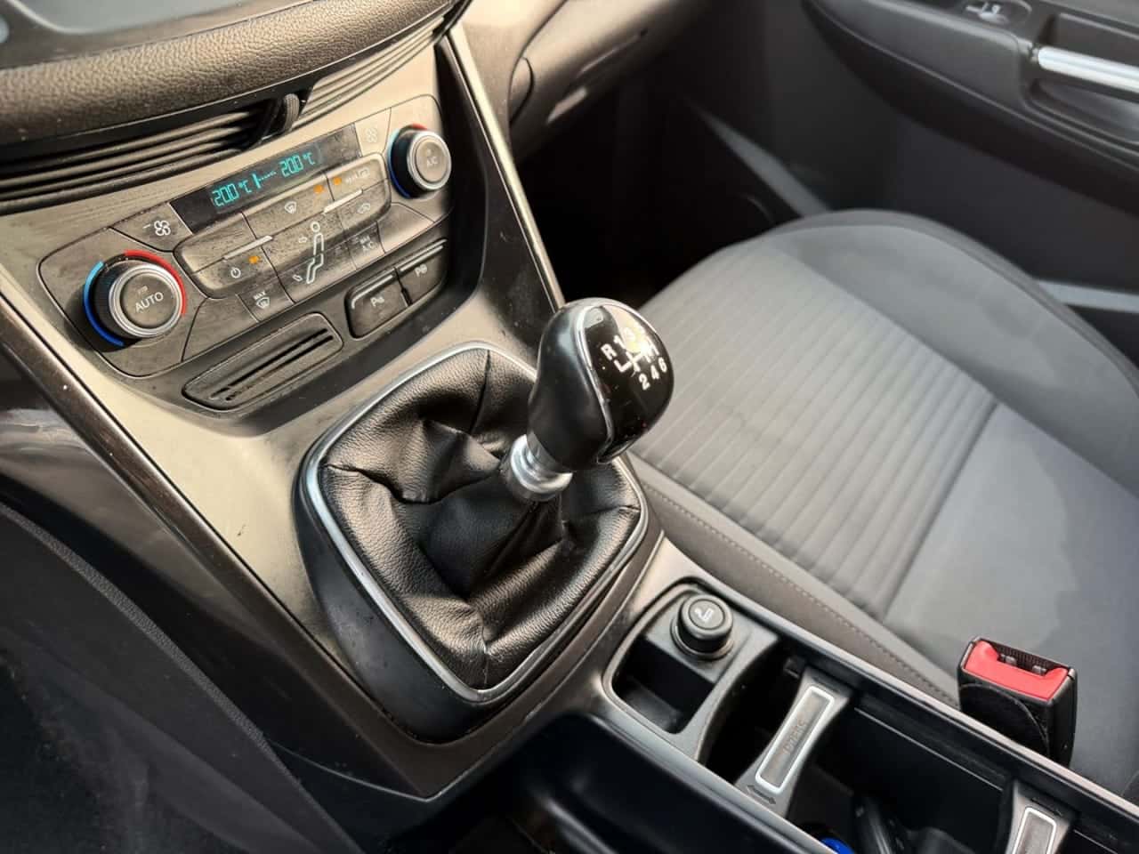 Ford C-Max 1.5 TDCi 120 CV Titanium — foto 11 de 26