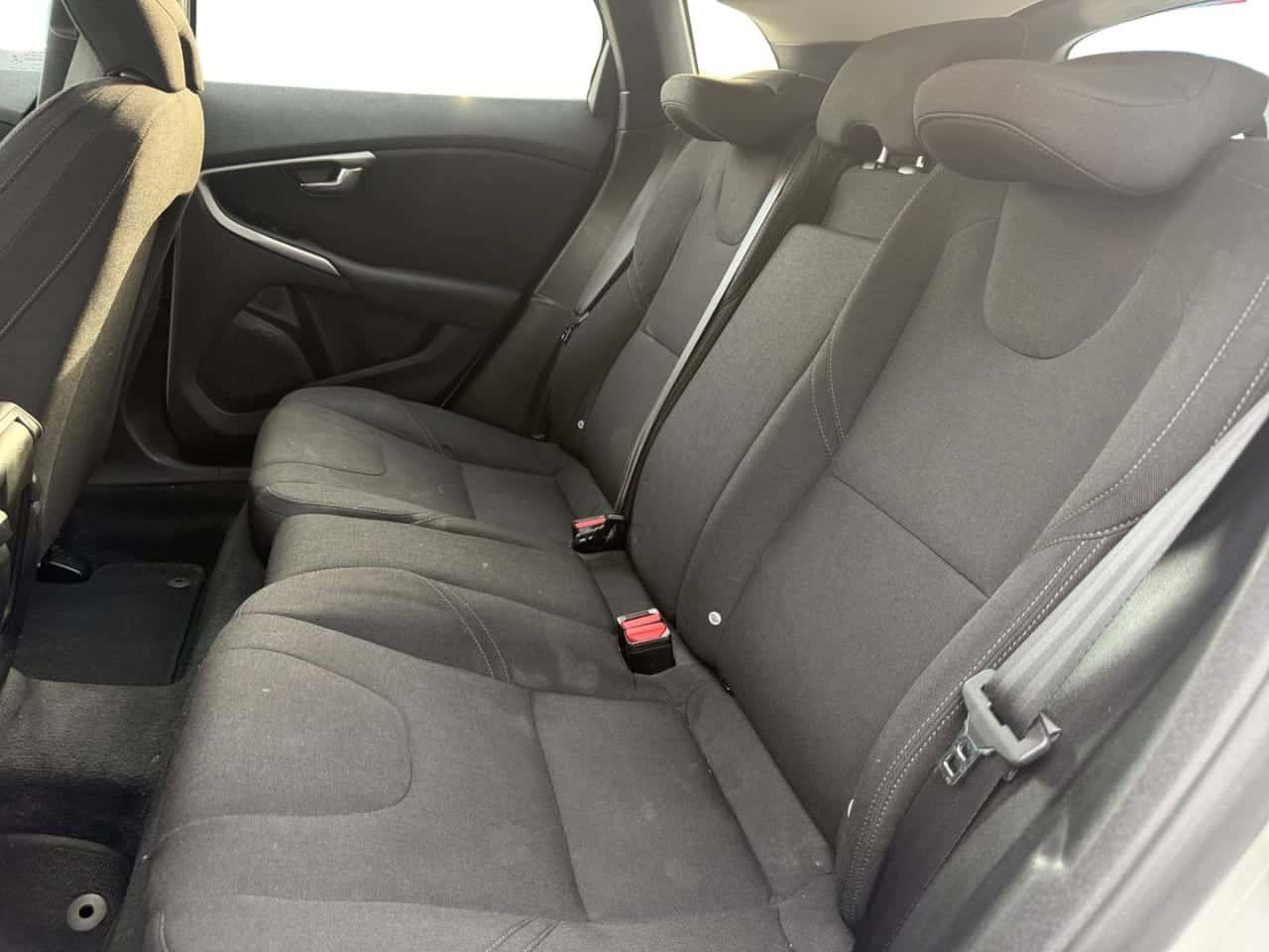 Volvo V40 1.6 D2 Kinetic Auto — foto 16 de 21