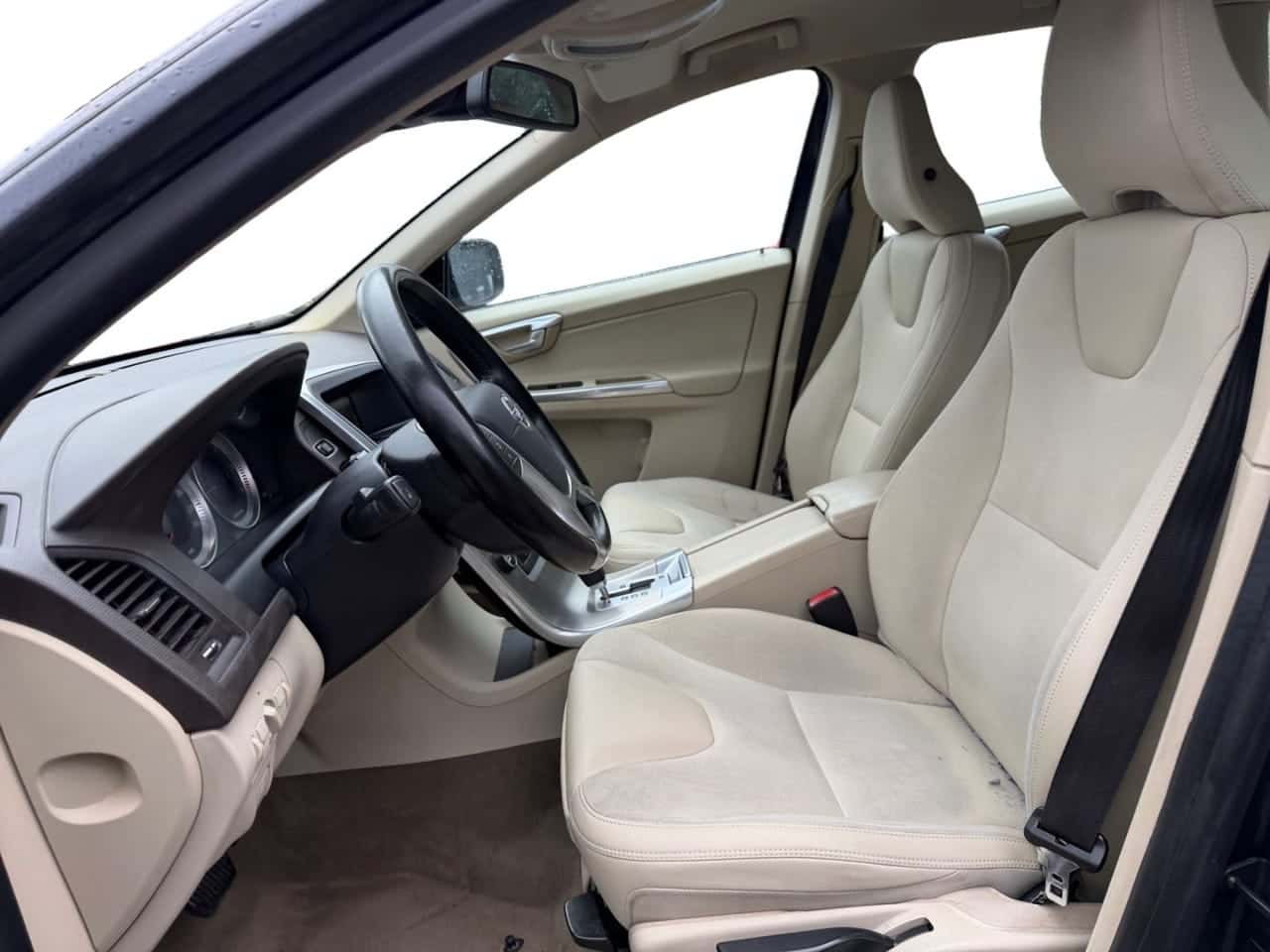 Volvo XC60 2.0 D3 Momentum — foto 10 de 27
