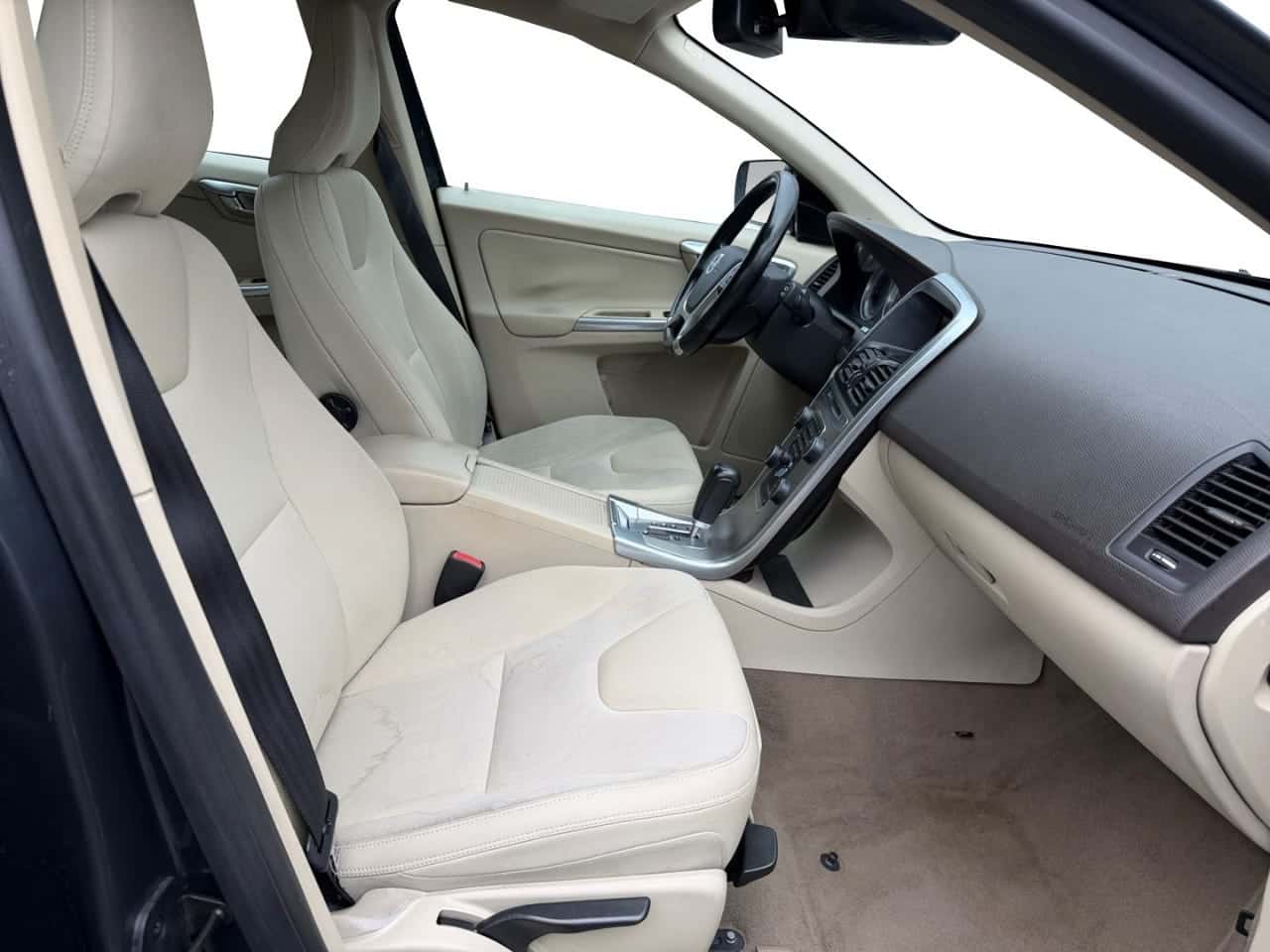 Volvo XC60 2.0 D3 Momentum — foto 17 de 27