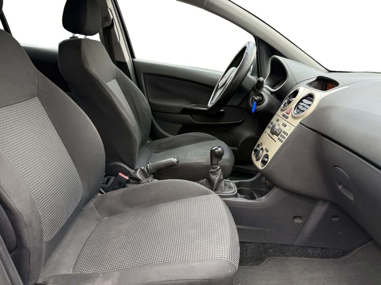 Opel Corsa Cosmo 1.2 — foto 17 de 22