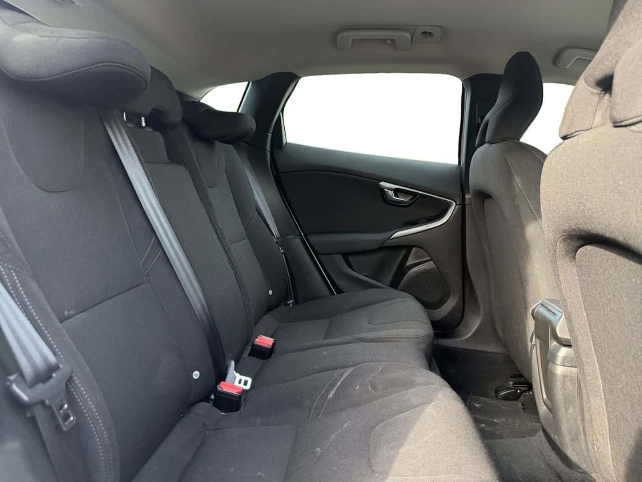 Volvo V40 1.6 D2 Kinetic Auto — foto 18 de 21