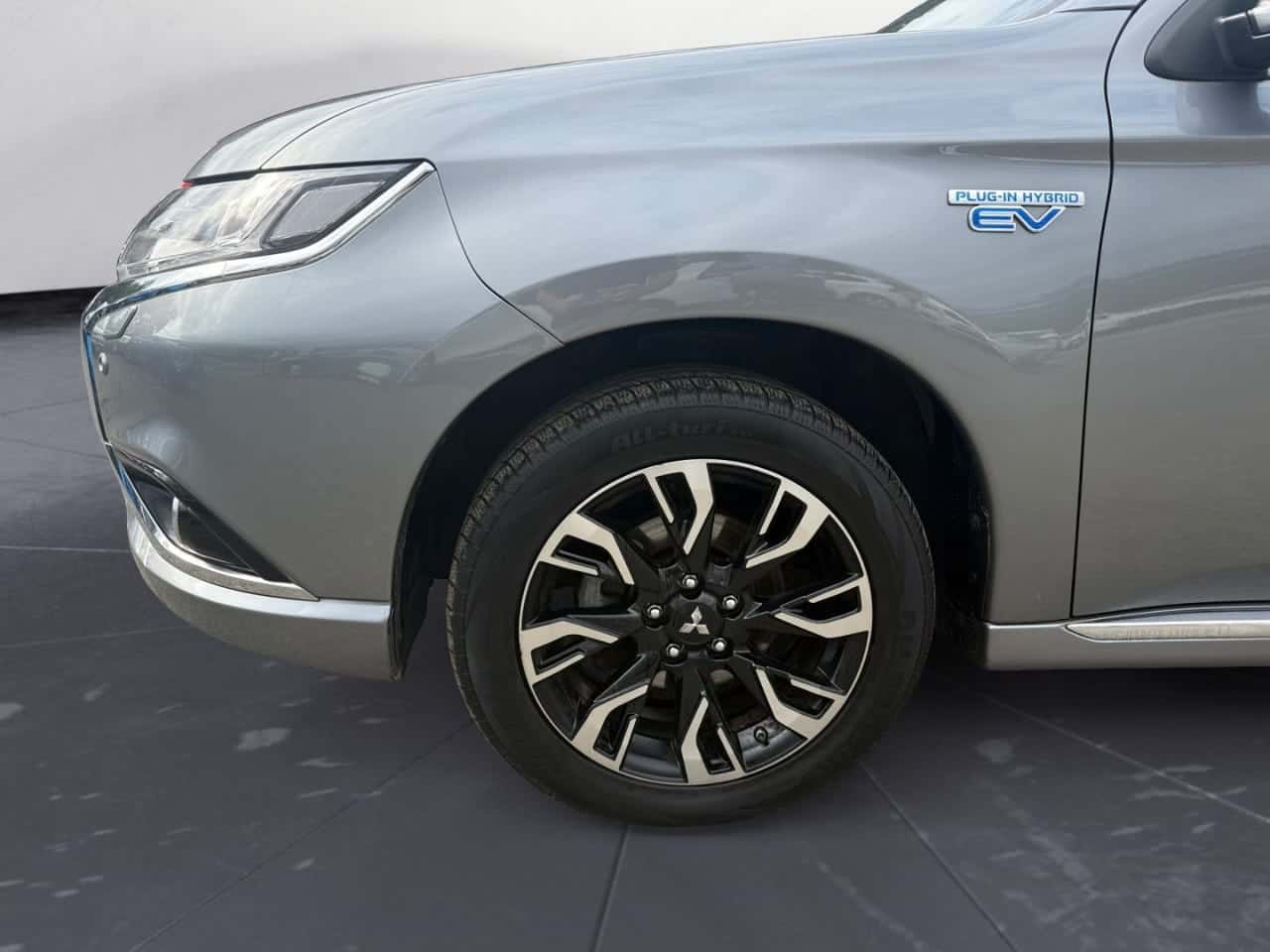 Mitsubishi Outlander 2.4 PHEV Kaiteki Auto 4WD — foto 9 de 29