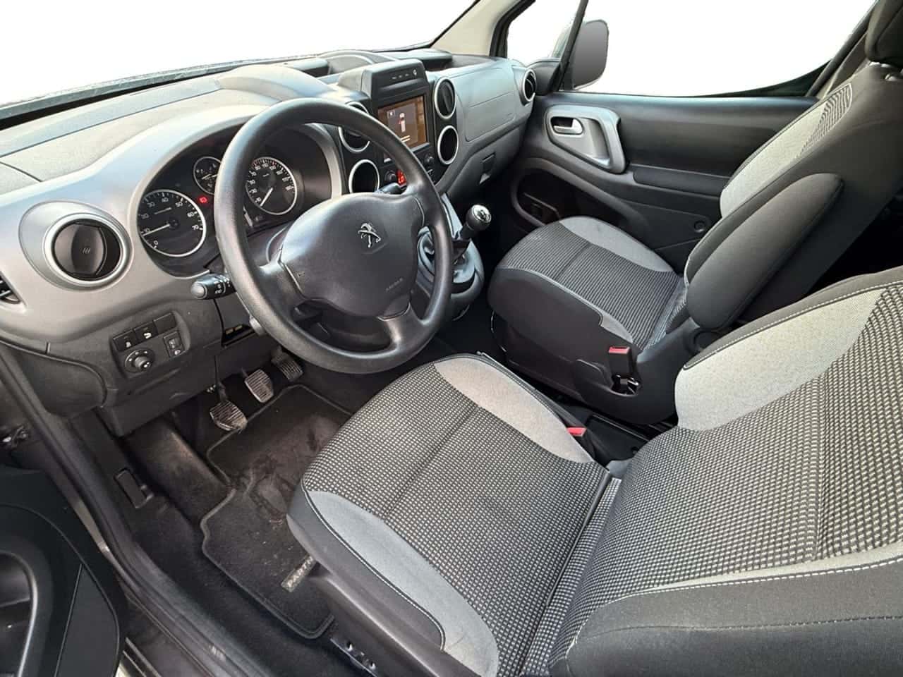 Peugeot Partner Tepee Active 1.6 BlueHDi 73 kW 100 CV — foto 10 de 23