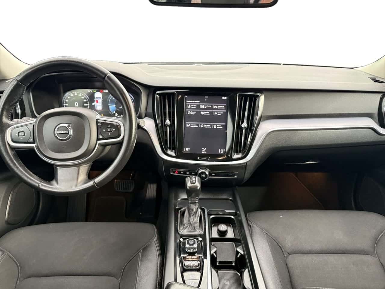Volvo V60 2.0 D3 Summum Auto — foto 12 de 23