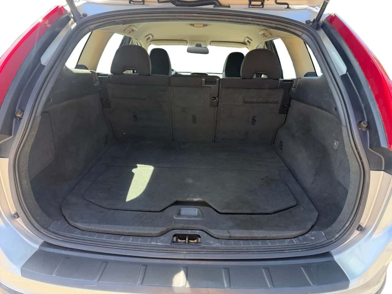 Volvo XC60 2.4D AWD Kinetic — foto 17 de 21