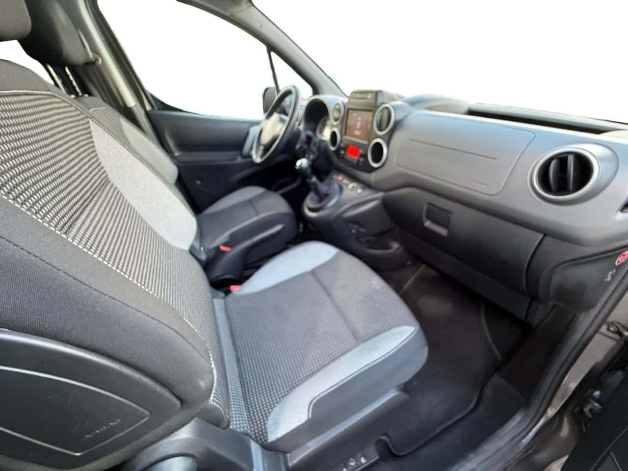 Peugeot Partner Tepee Active 1.6 BlueHDi 73 kW 100 CV — foto 17 de 23