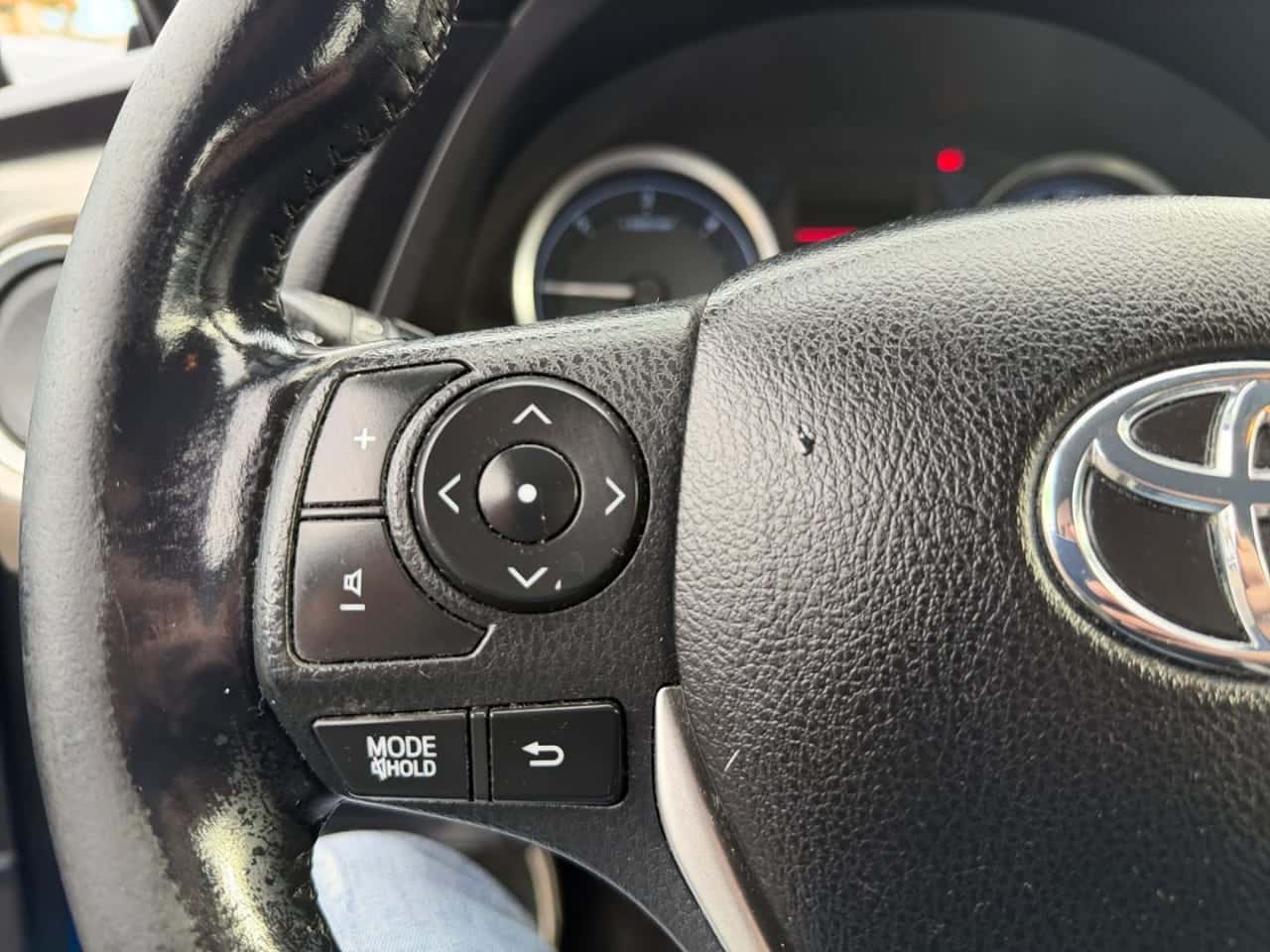 Toyota Auris 1.4 90D Business — foto 23 de 24