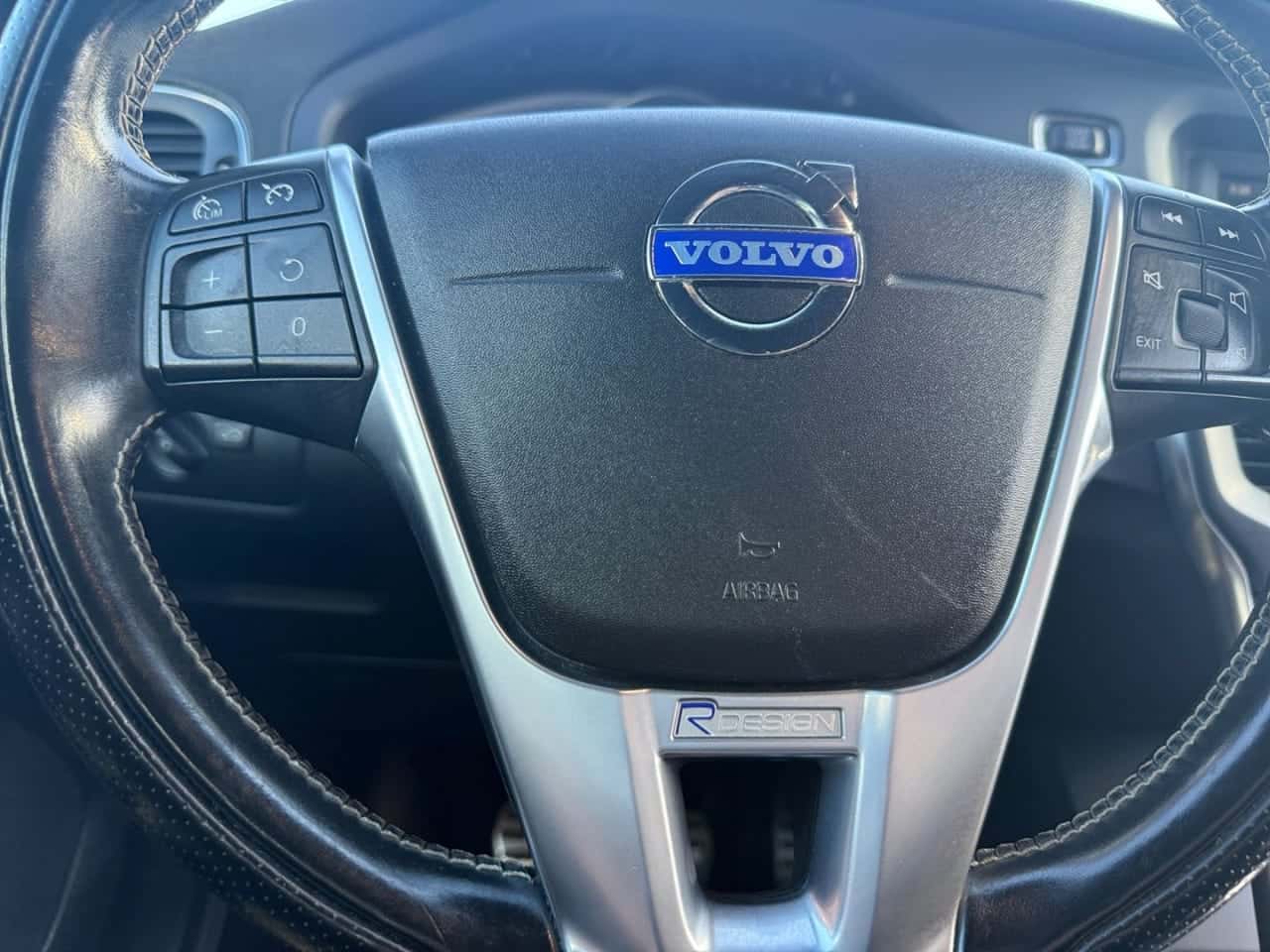 Volvo V40 1.6 D2 RDesign Momentum — foto 22 de 24