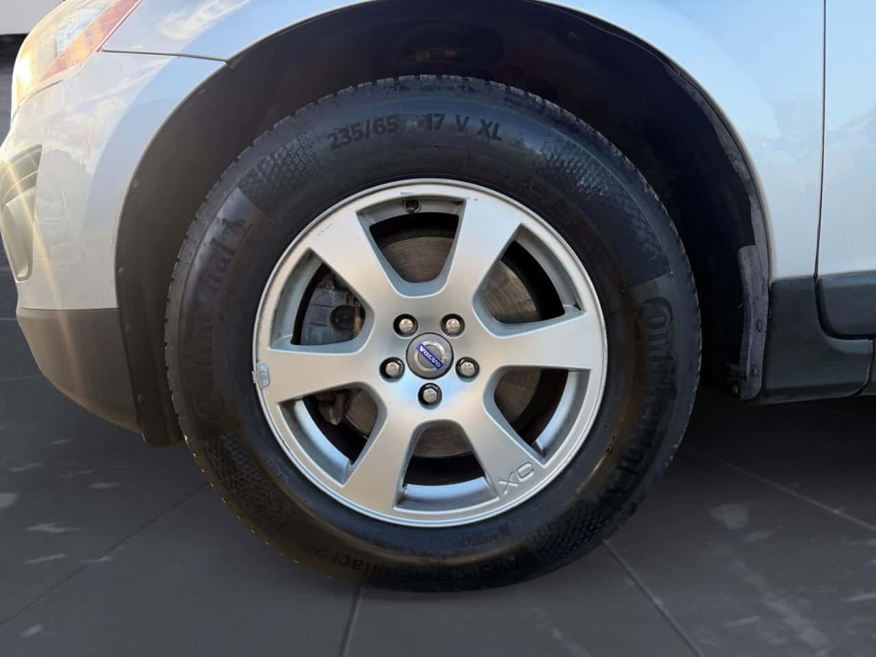 Volvo XC60 2.4D AWD Kinetic — foto 9 de 21