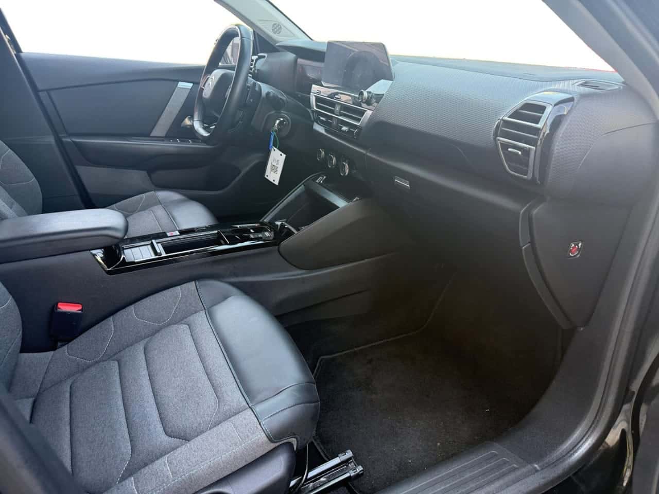 Citroën C4 BlueHDi 130 SS EAT8 Shine — foto 18 de 23