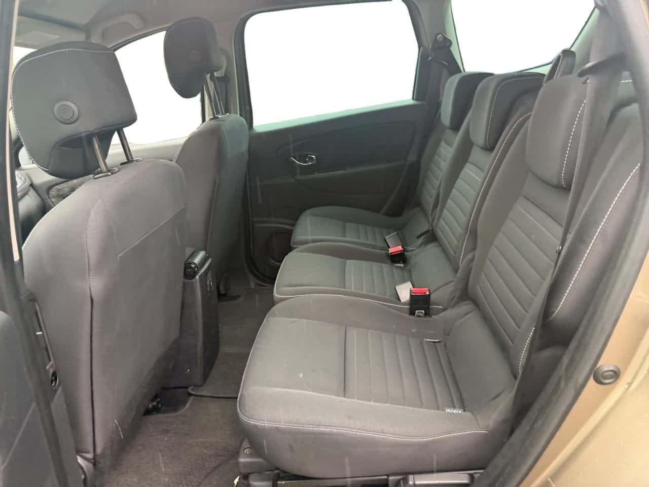 Renault Grand Scénic Dynamique dCi 110 EDC 7p — foto 16 de 24
