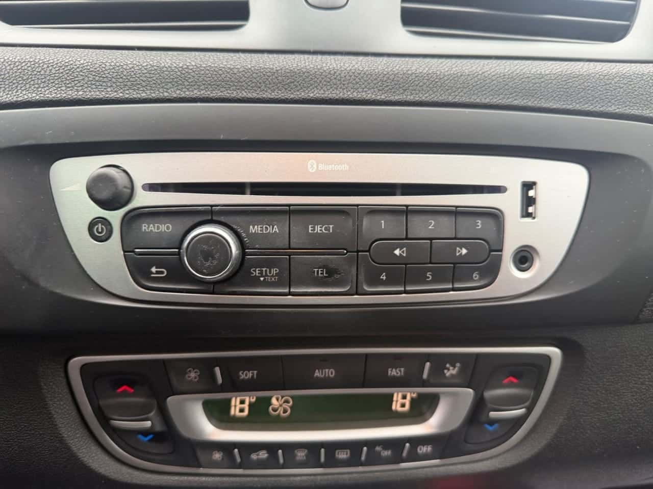 Renault Grand Scénic Dynamique dCi 110 EDC 7p — foto 20 de 24