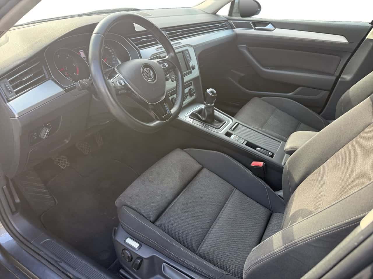 Volkswagen Passat Advance 2.0 TDI 110 kW 150 CV Variant — foto 10 de 23