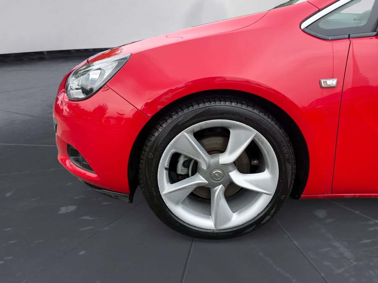 Opel Astra 1.4 Turbo SS Sportive GTC — foto 9 de 22