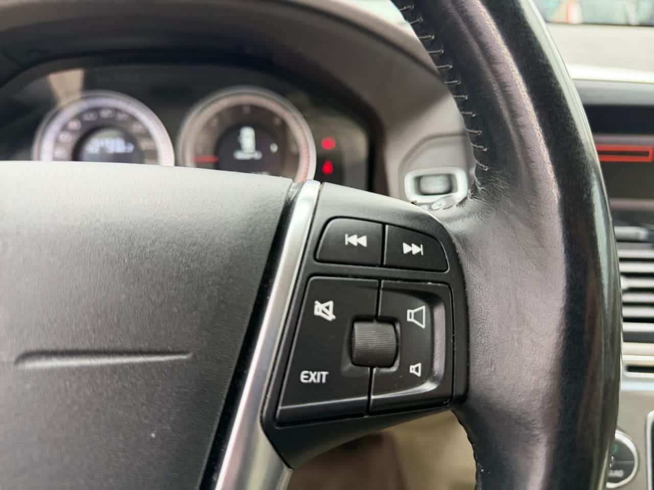 Volvo XC60 2.0 D3 Momentum — foto 22 de 27
