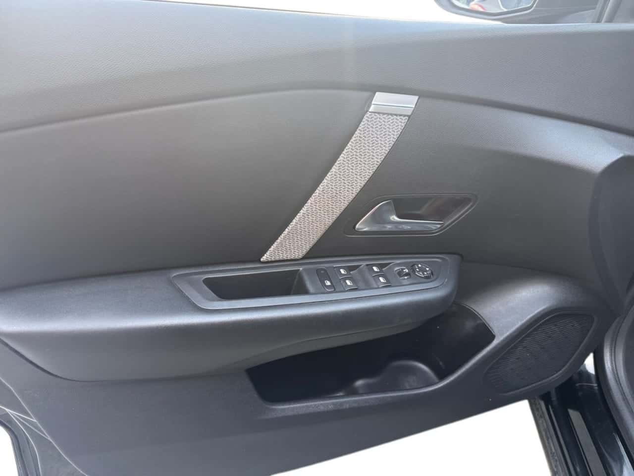 Citroën C4 BlueHDi 130 SS EAT8 Shine — foto 11 de 23