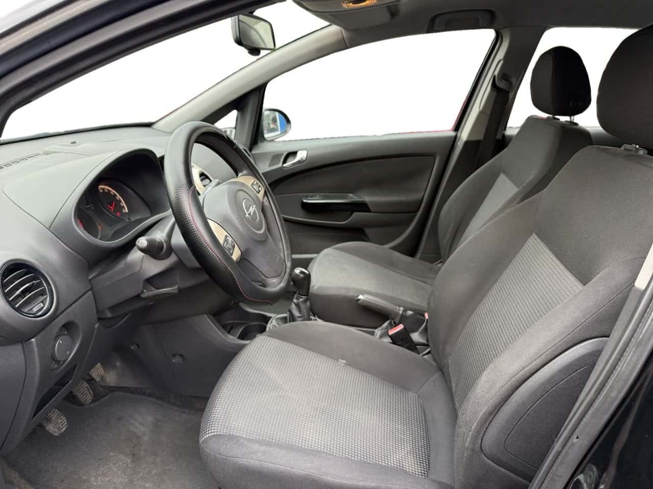 Opel Corsa Cosmo 1.2 — foto 10 de 22