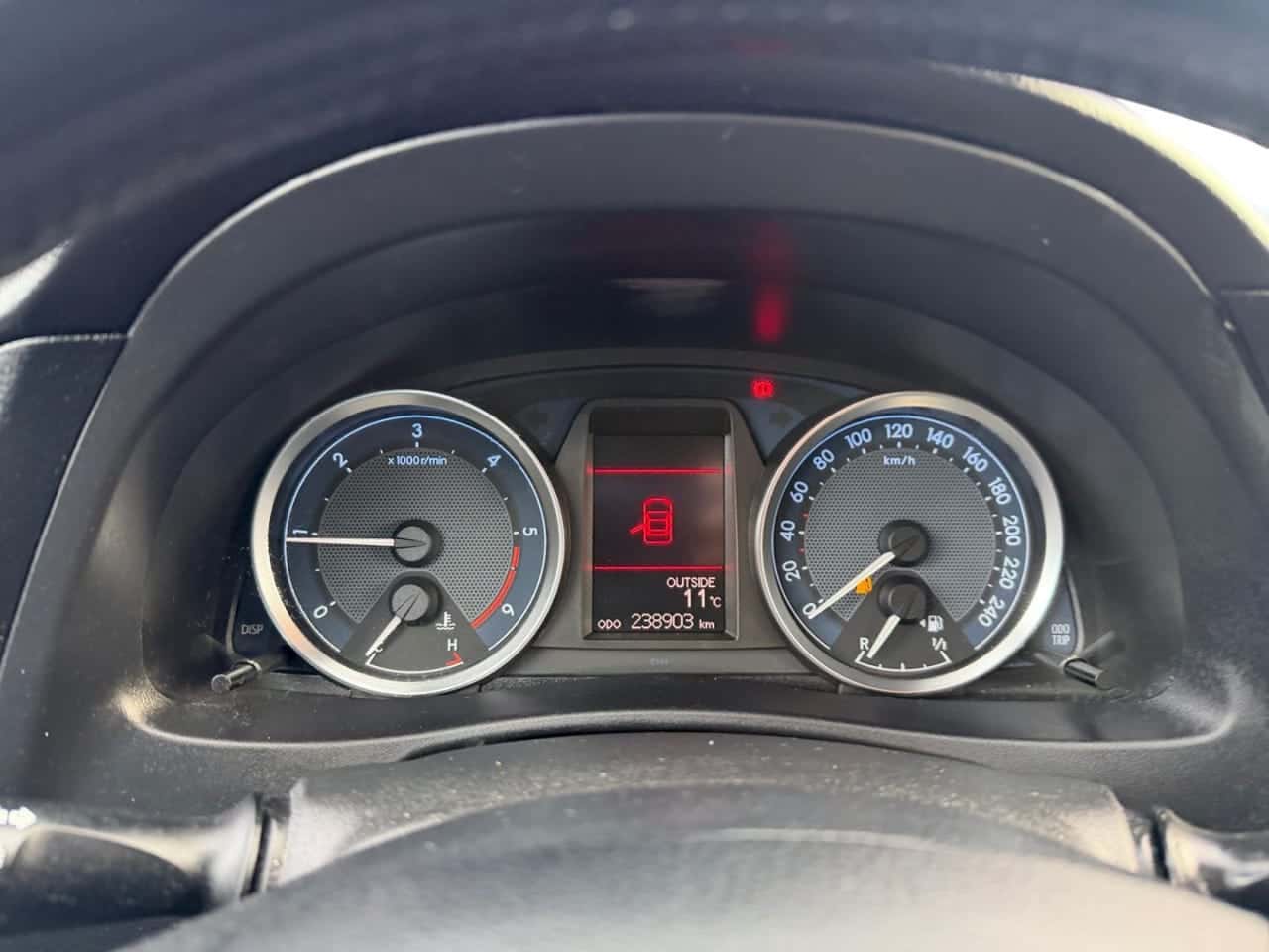 Toyota Auris 1.4 90D Business — foto 12 de 24