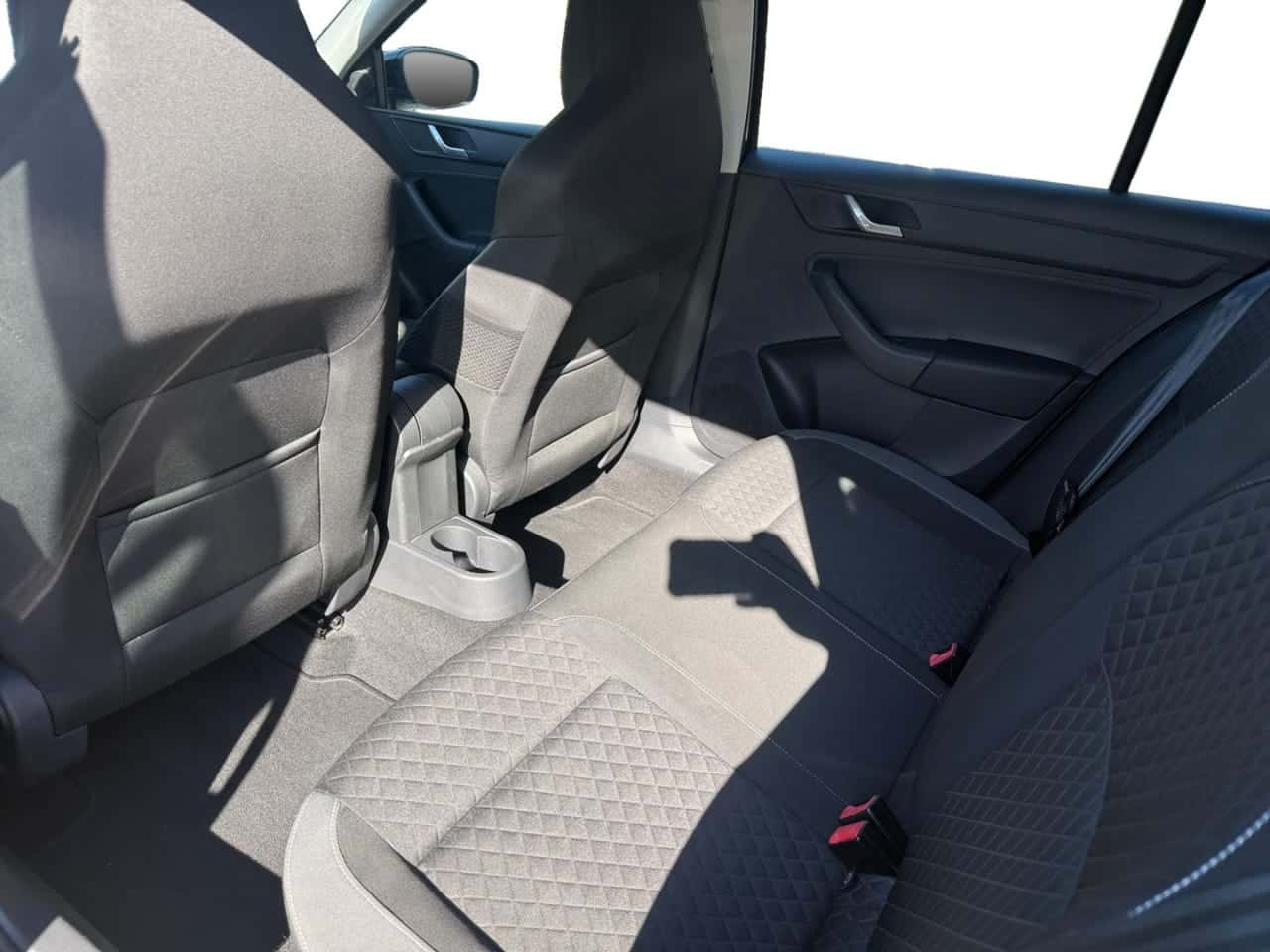 Skoda Spaceback 1.2 TSI 110 CV Ambition Spaceback — foto 12 de 24