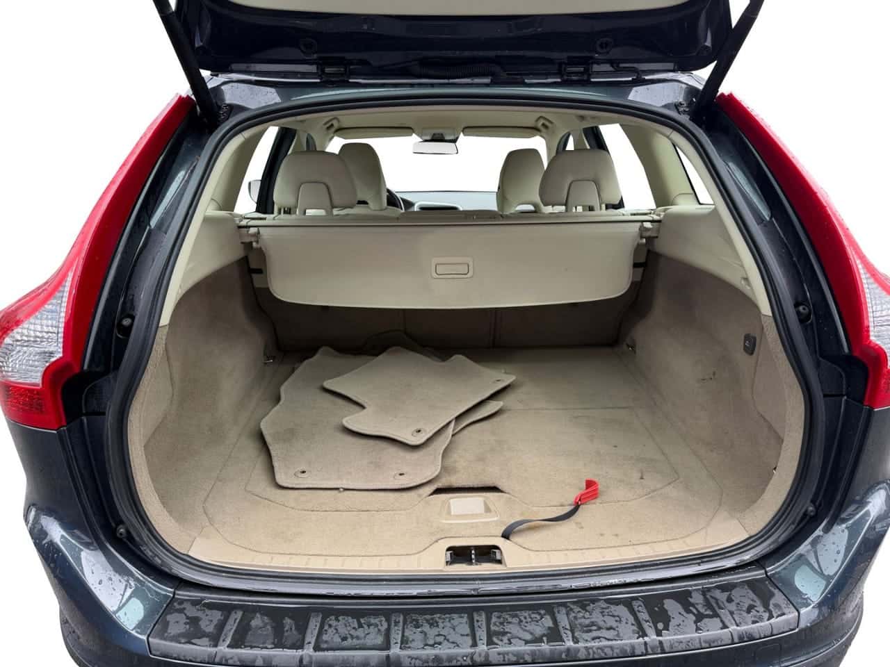 Volvo XC60 2.0 D3 Momentum — foto 19 de 27