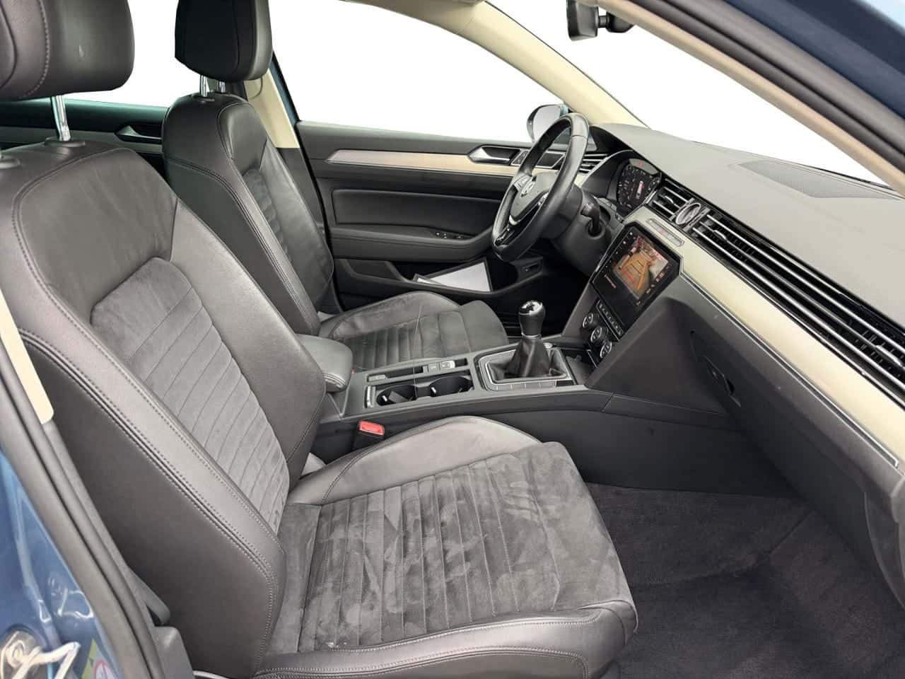 Volkswagen Passat Advance 1.5 TSI 110 kW 150 CV Variant — foto 14 de 21