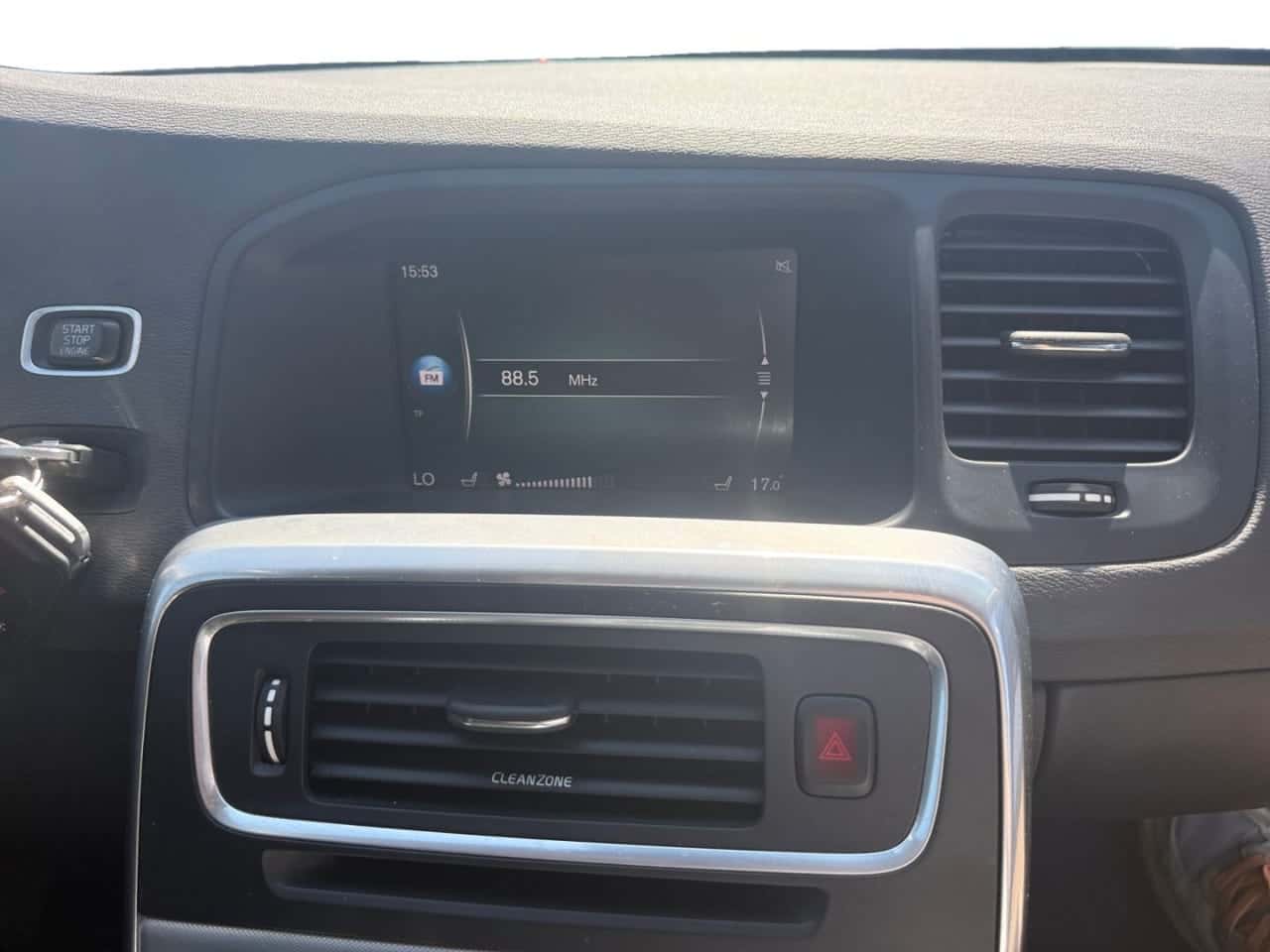Volvo V60 2.0 D2 Momentum — foto 20 de 25