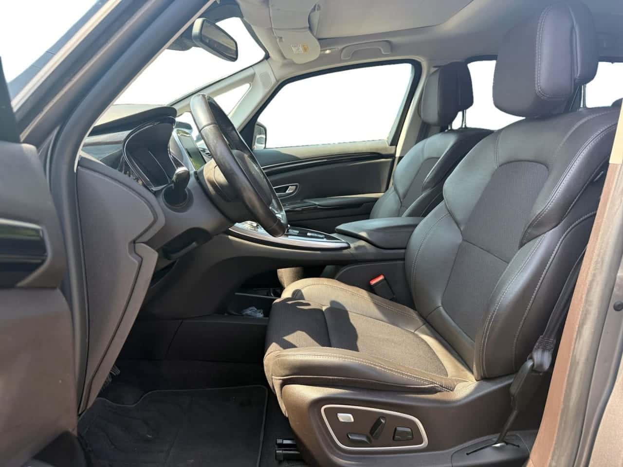 Renault Espace Initiale Paris Energy dCi 118 kW Tt EDC — foto 10 de 25