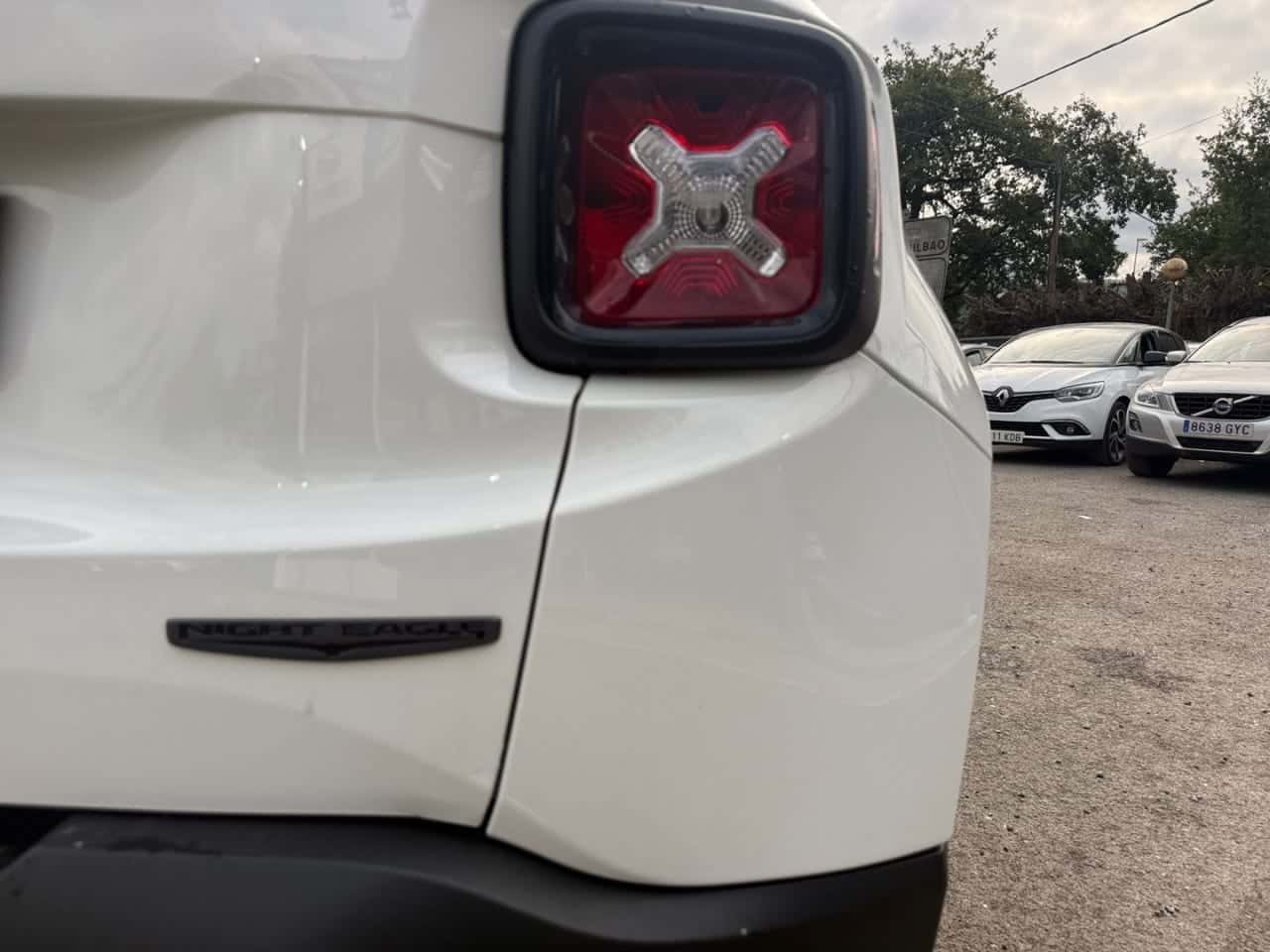 Jeep Renegade 2.0 Mjet 103 kW 140 CV Night Eagle 4x4 — foto 27 de 27