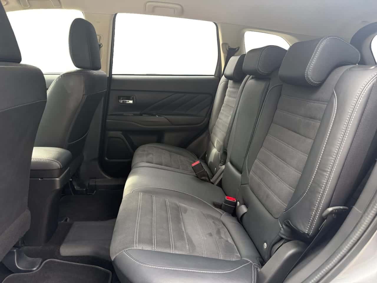Mitsubishi Outlander 2.4 PHEV Kaiteki Auto 4WD — foto 16 de 29