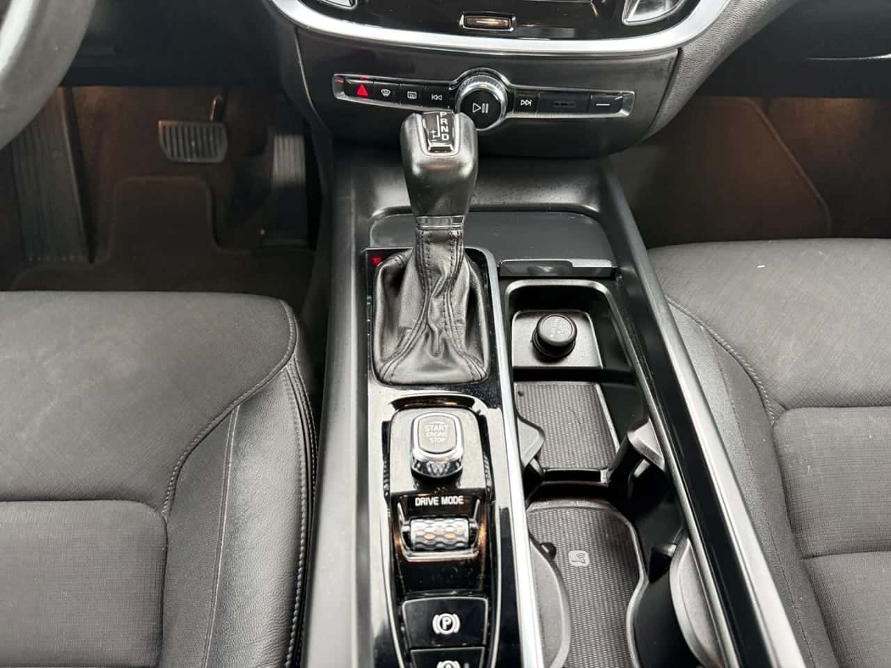 Volvo V60 2.0 D3 Summum Auto — foto 15 de 23