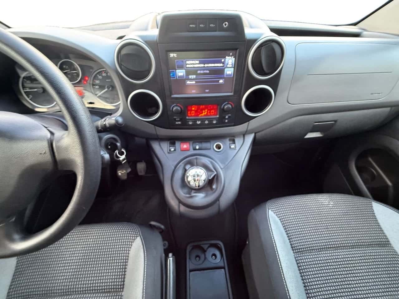 Peugeot Partner Tepee Active 1.6 BlueHDi 73 kW 100 CV — foto 15 de 23