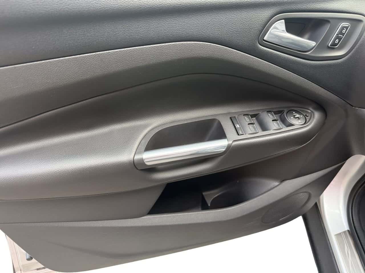Ford Kuga 2.0 TDCi 140 4x4 Titanium PowerShift — foto 11 de 24