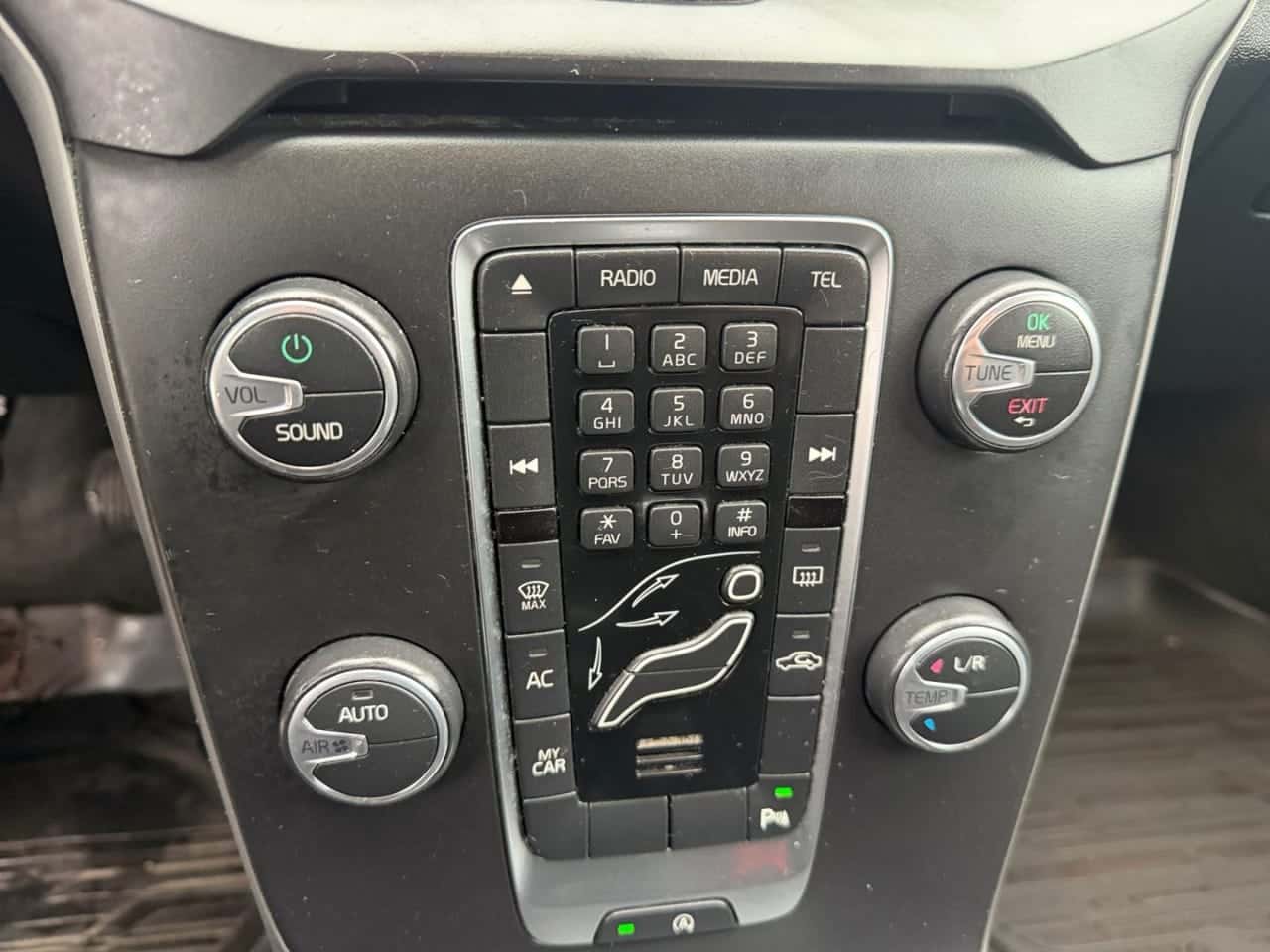 Volvo V40 Cross Country 2.0 D2 Cross Country — foto 21 de 25