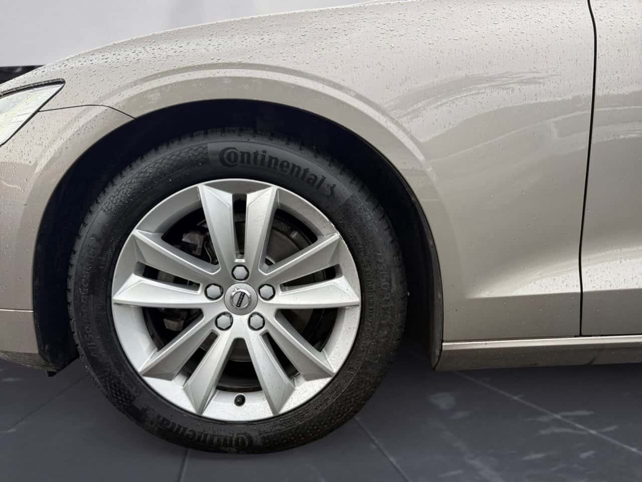 Volvo V60 2.0 D3 Summum Auto — foto 9 de 23