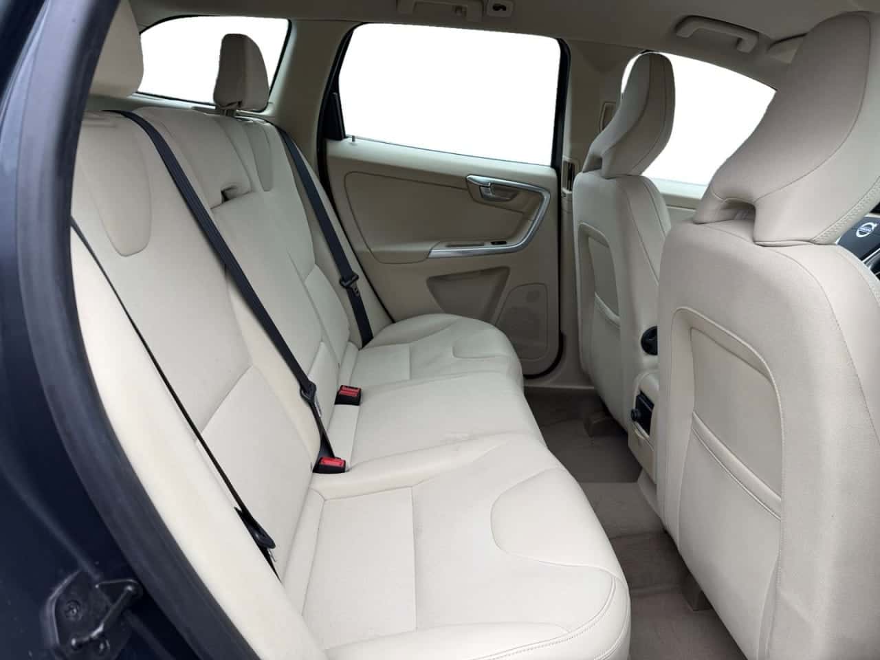 Volvo XC60 2.0 D3 Momentum — foto 18 de 27