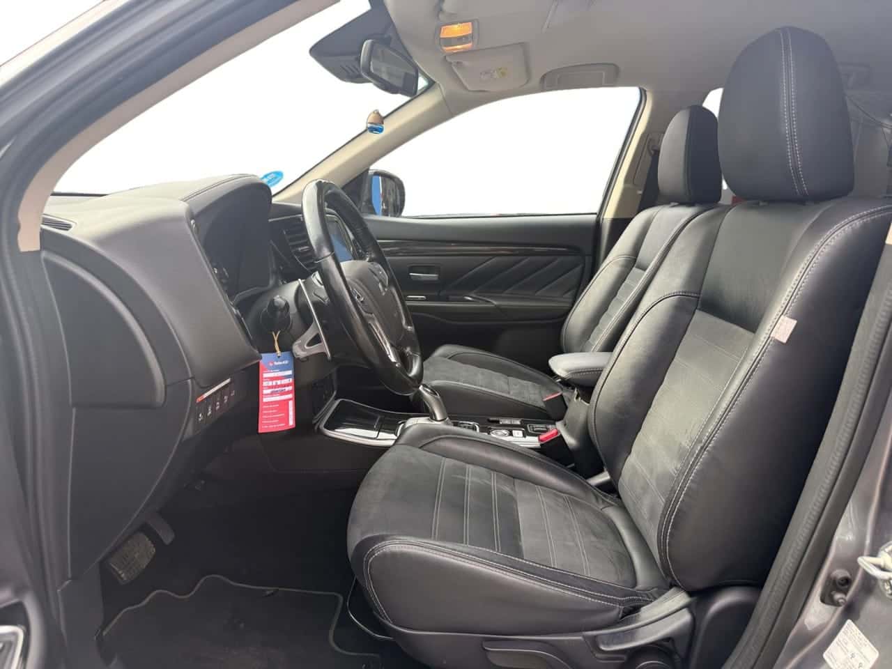 Mitsubishi Outlander 2.4 PHEV Kaiteki Auto 4WD — foto 10 de 29