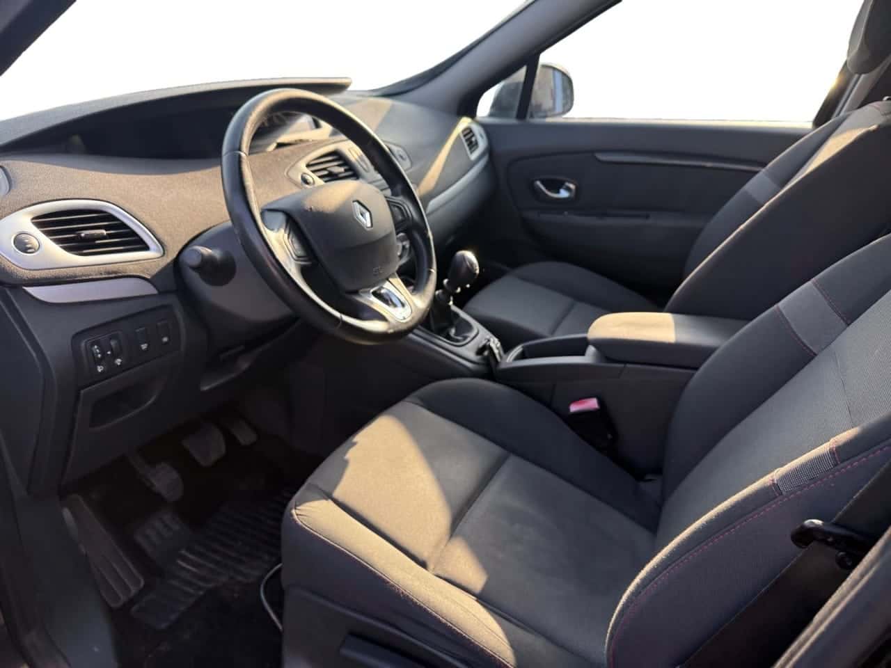 Renault Scénic Limited Energy TCe 115 — foto 10 de 22